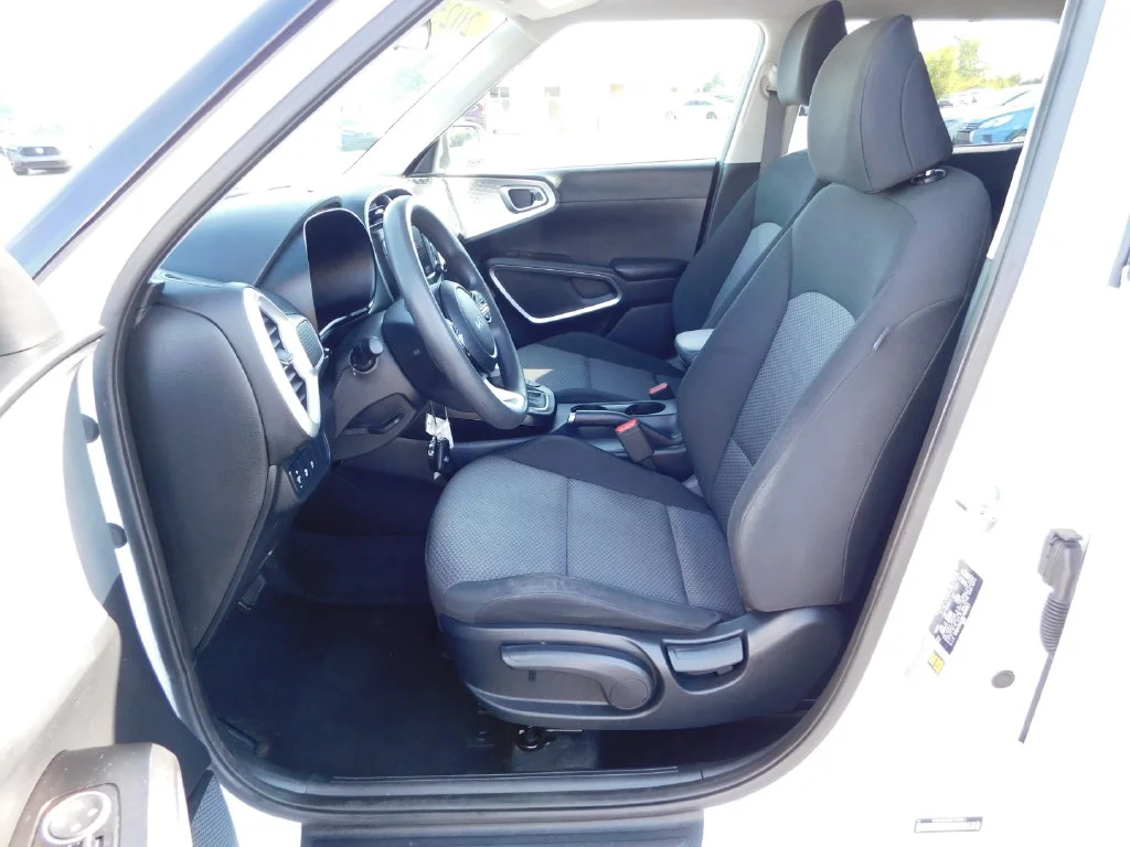 Used 2025 White Kia LX image 12