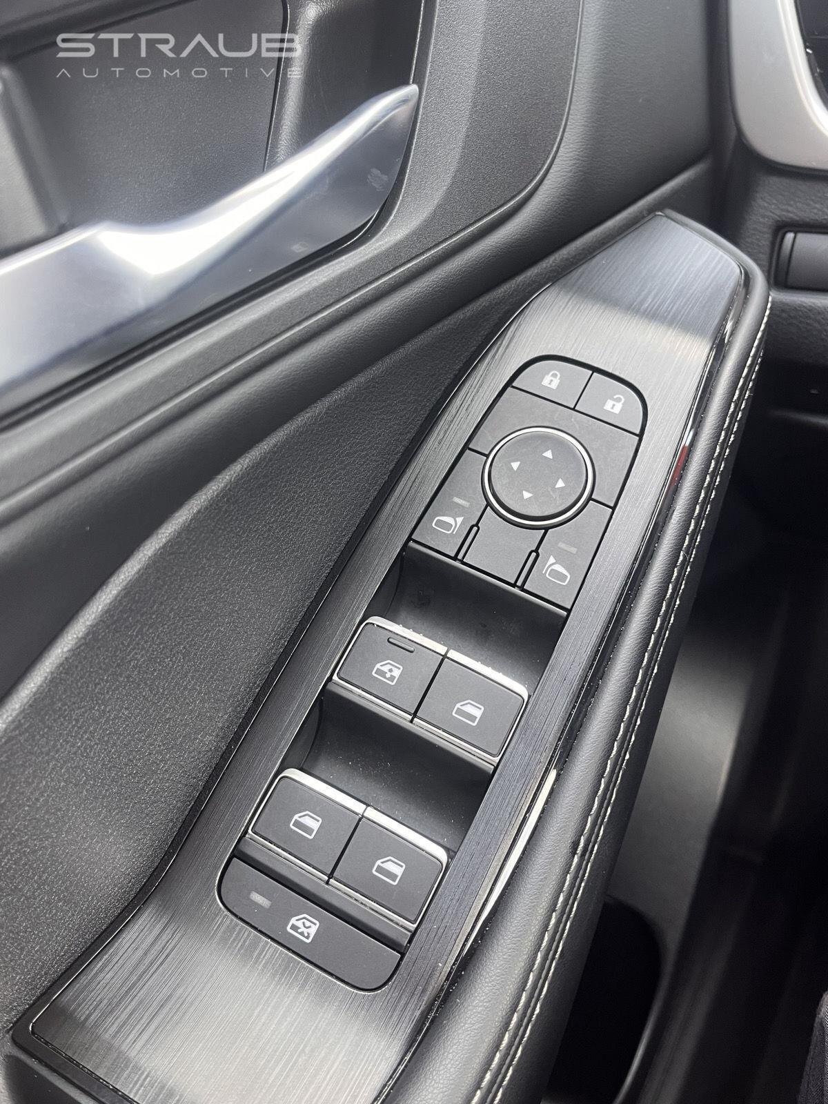 Used 2025 Champagne Silver Metallic/Super Black Nissan SL image 21