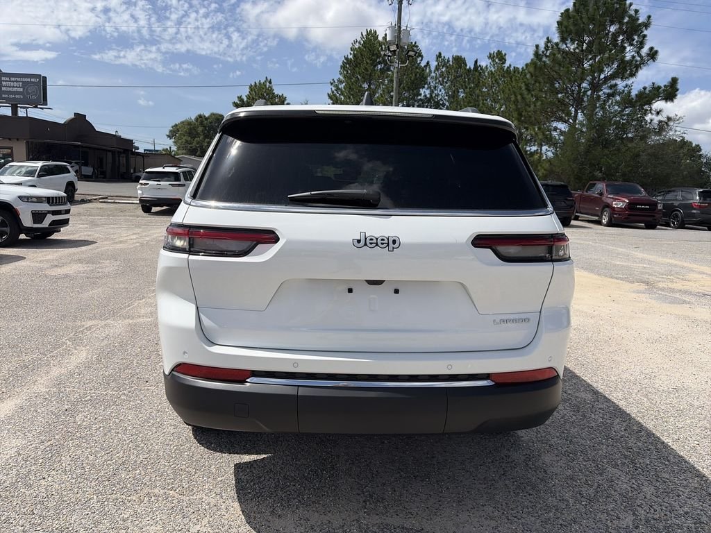 New 2026 Bright White Clear-Coat Exterior Paint Jeep Laredo X image 5