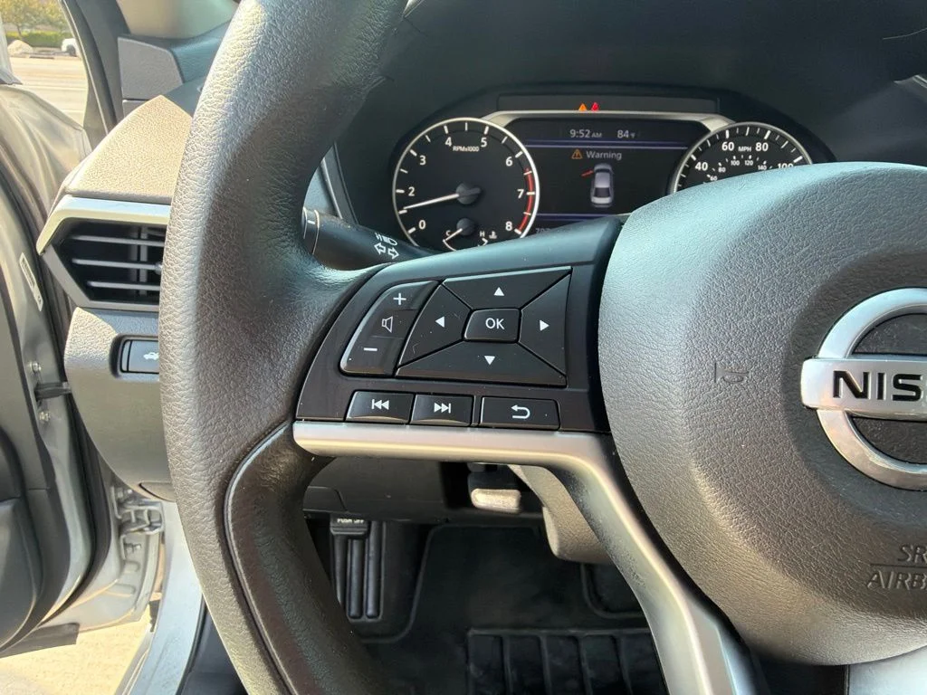 Used 2020 Silver Nissan 2.5 S image 9