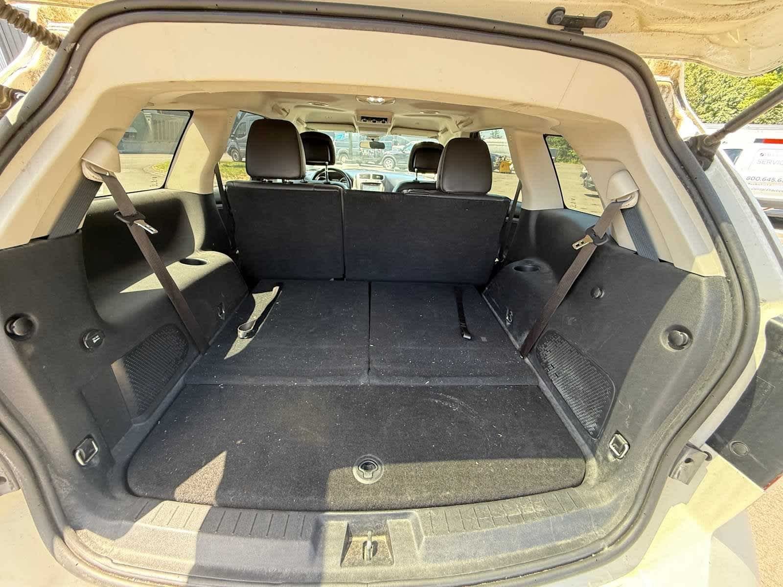 Used 2018 Vice White Dodge Crossroad image 9