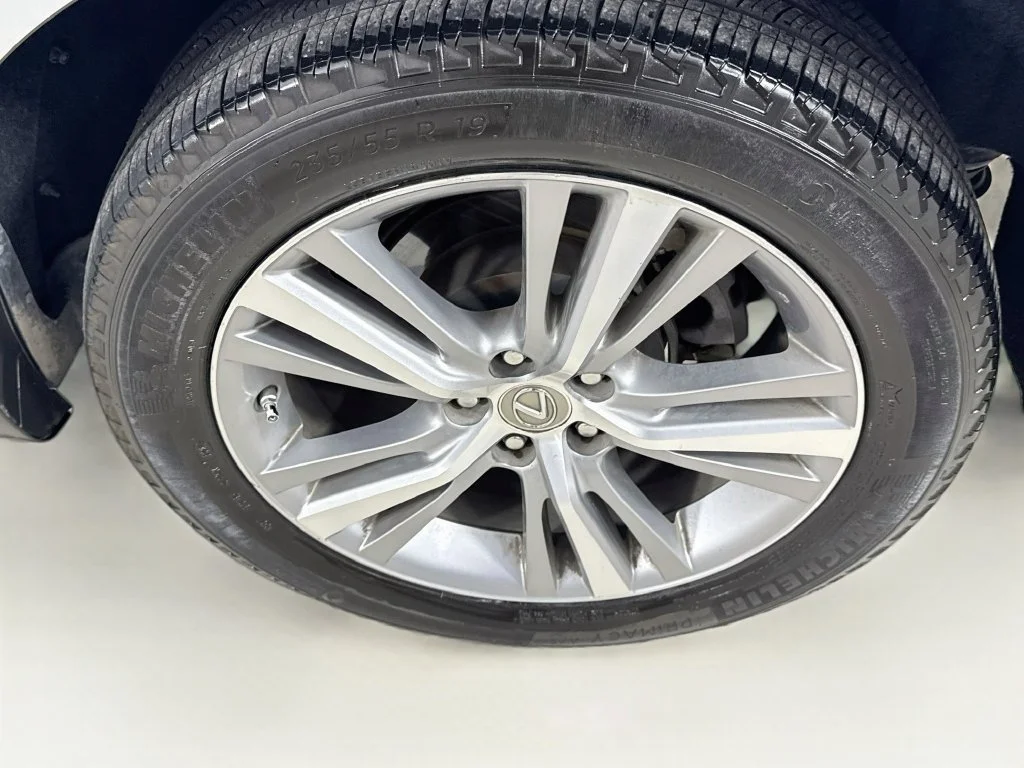 Used 2015 Silver Lexus 350 image 39