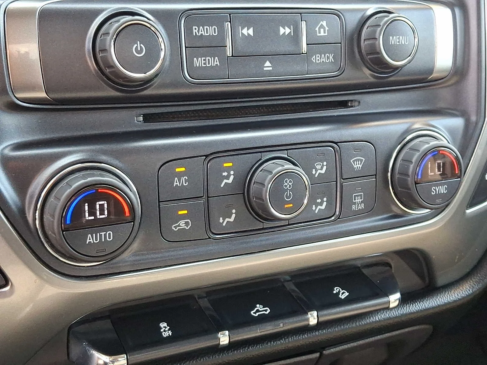 Used 2018 Silver Ice Metallic Chevrolet LT image 15