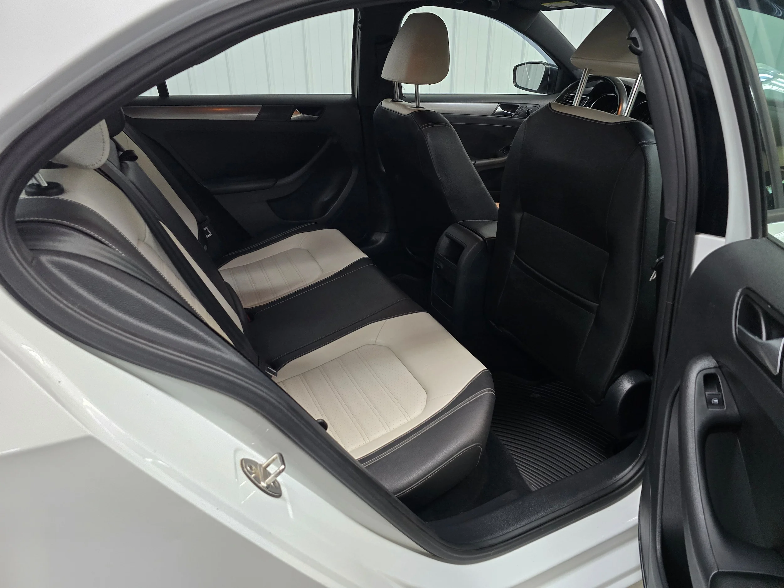 Used 2016 Pure White Volkswagen 1.8T Sport Manual image 20