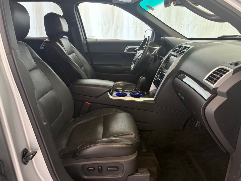 Used 2014 Ingot Silver Ford Limited image 18
