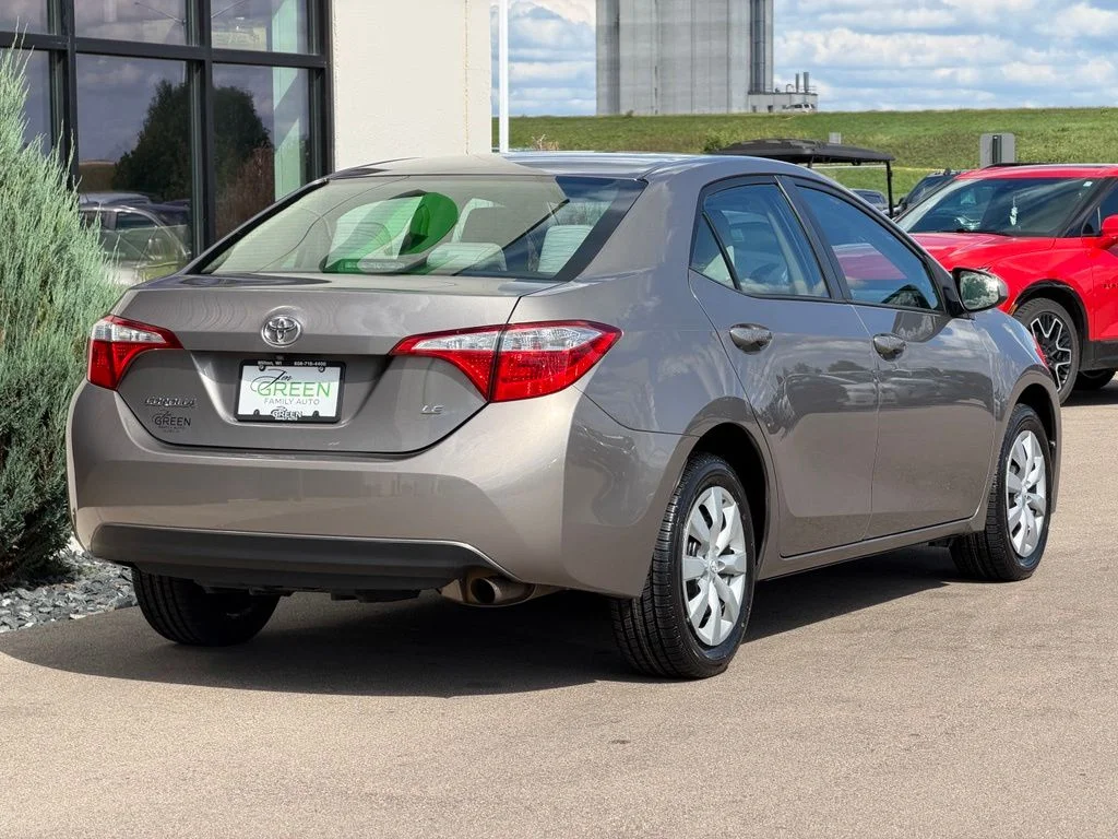 Used 2016 Brown Toyota LE image 5
