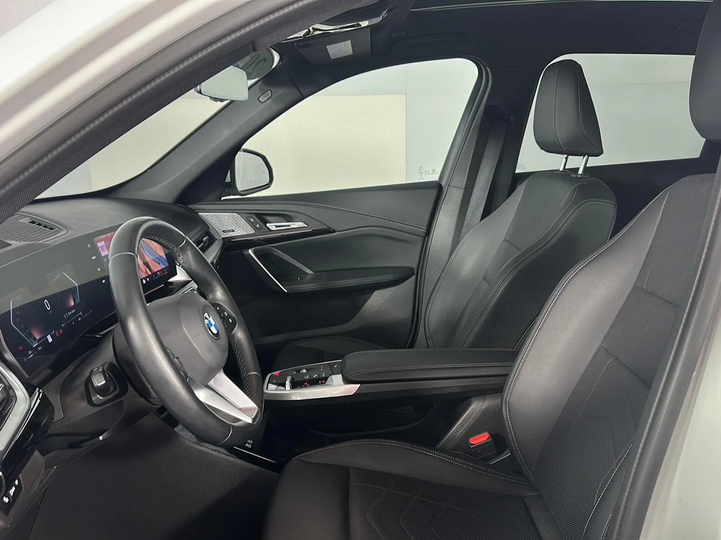 Used 2025 Mineral White Metallic BMW xDrive28i image 6