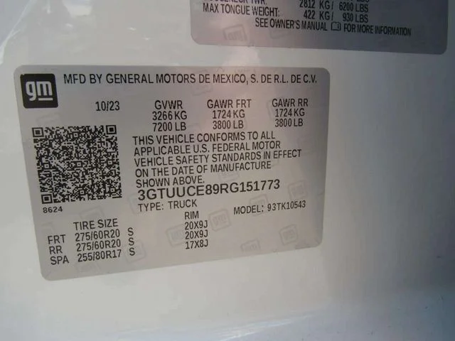 Used 2024 Summit White GMC Elevation image 27