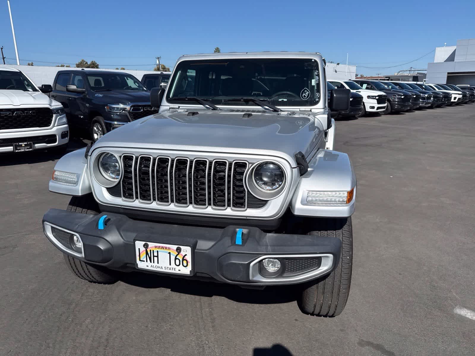 Used 2024 Silver Zynith Clearcoat Jeep Sahara image 3