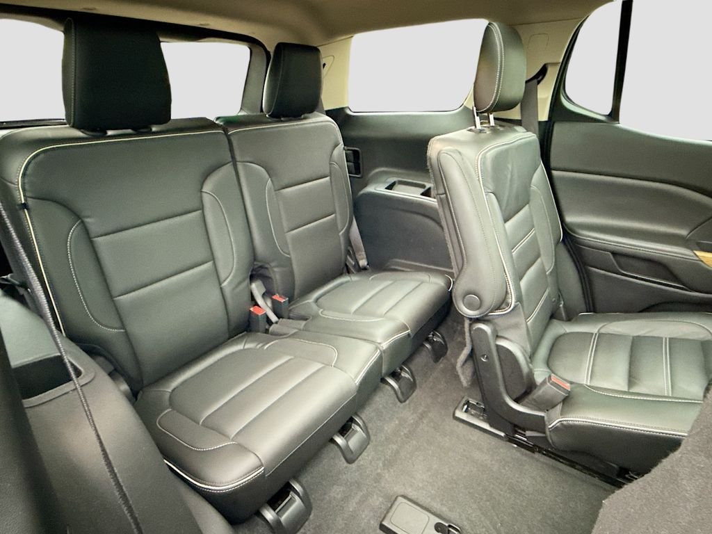 Used 2017 White Frost Tricoat GMC Denali image 29