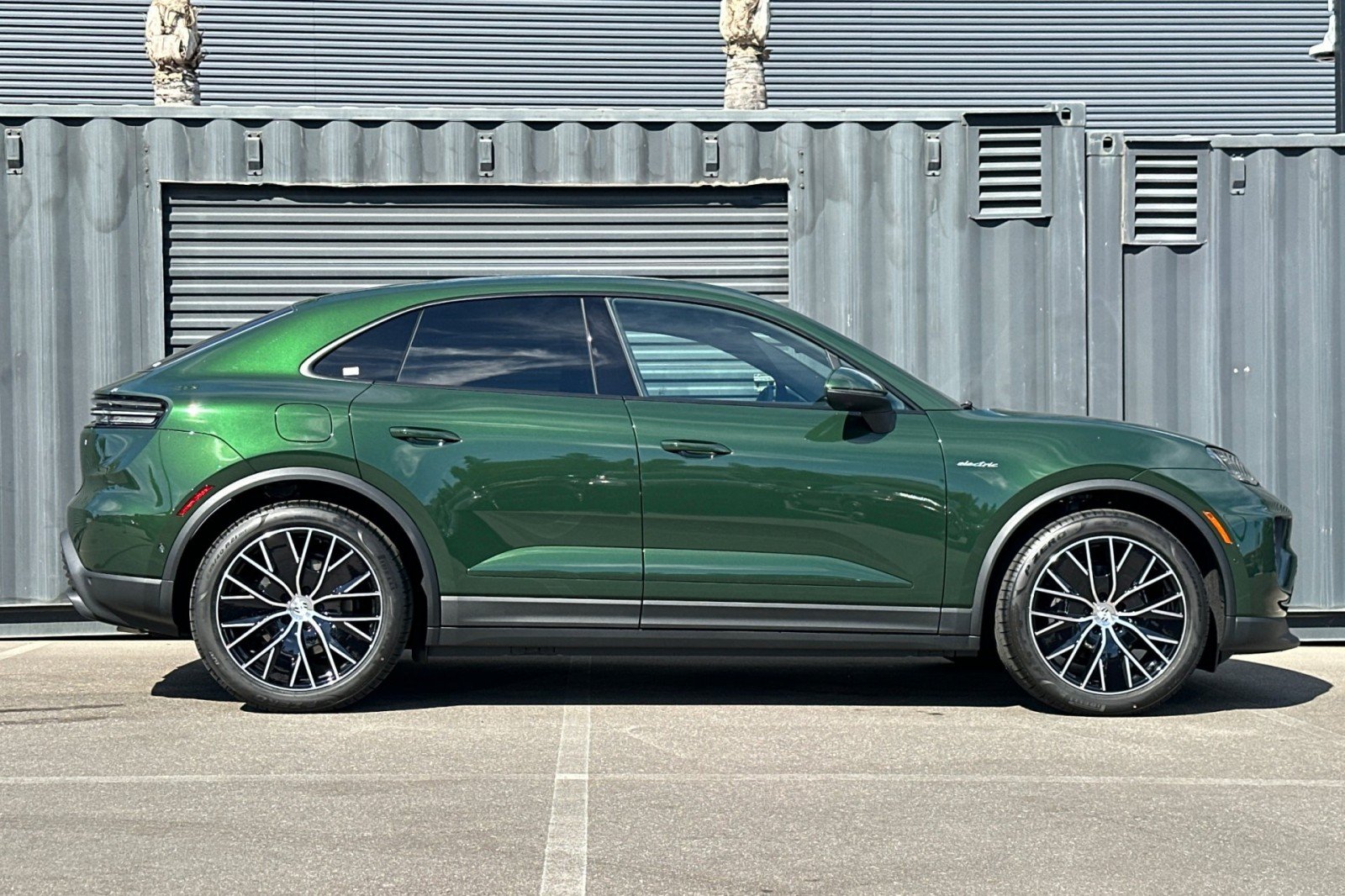 New 2026 Oak Green Metallic Neo Porsche Electric image 9