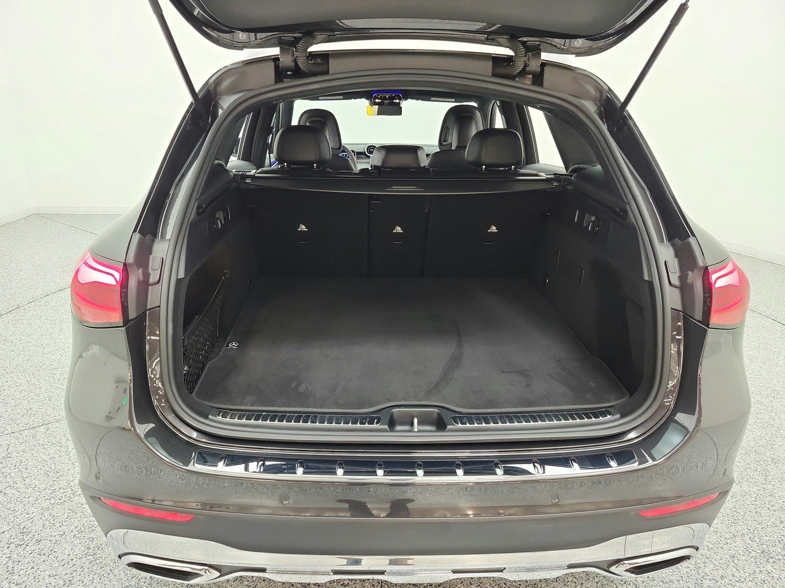 Certified Used 2026 Graphite Grey Metallic Mercedes-Benz GLC 300 SUV image 20
