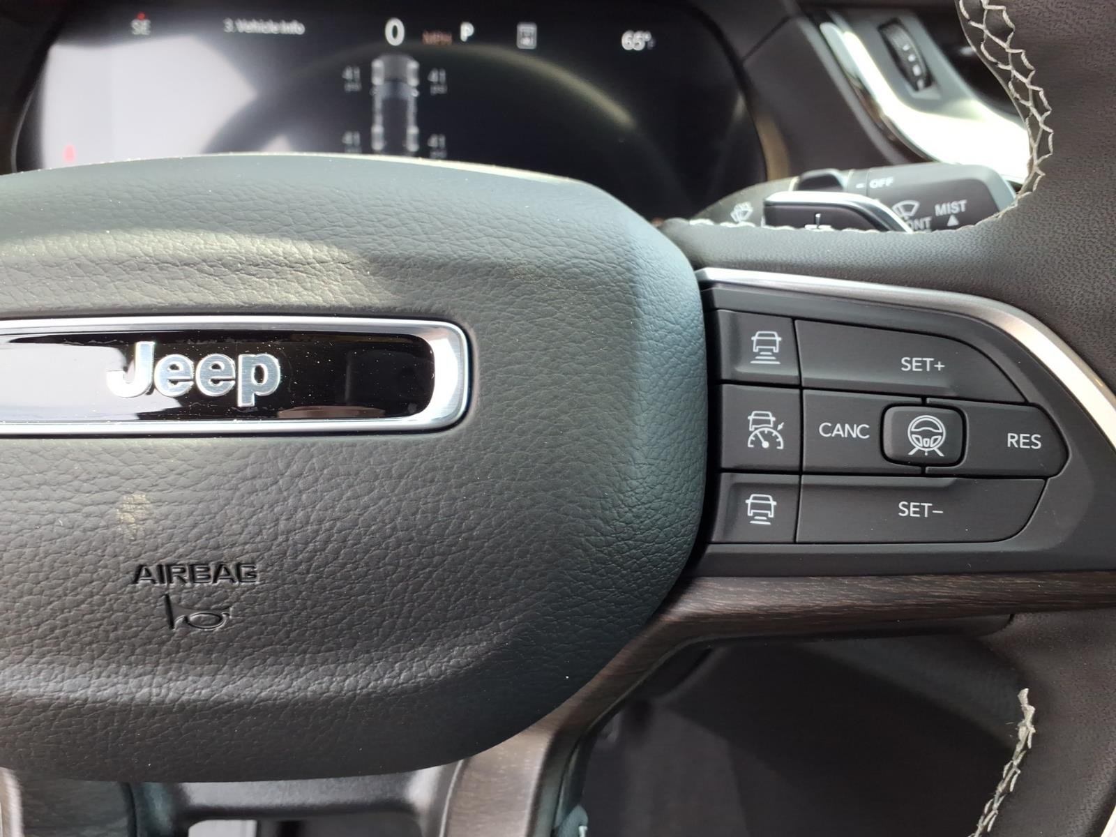 New 2026 Silver Zynith Exterior Paint Jeep Altitude image 19