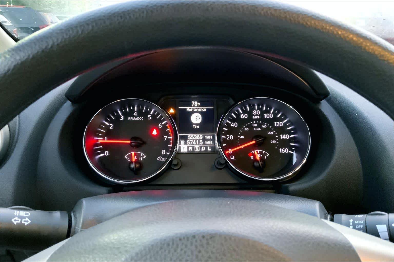 Used 2015 Platinum Graphite Nissan S image 25
