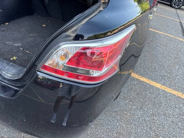 Used 2015 Super Black Nissan 2.5 S image 8