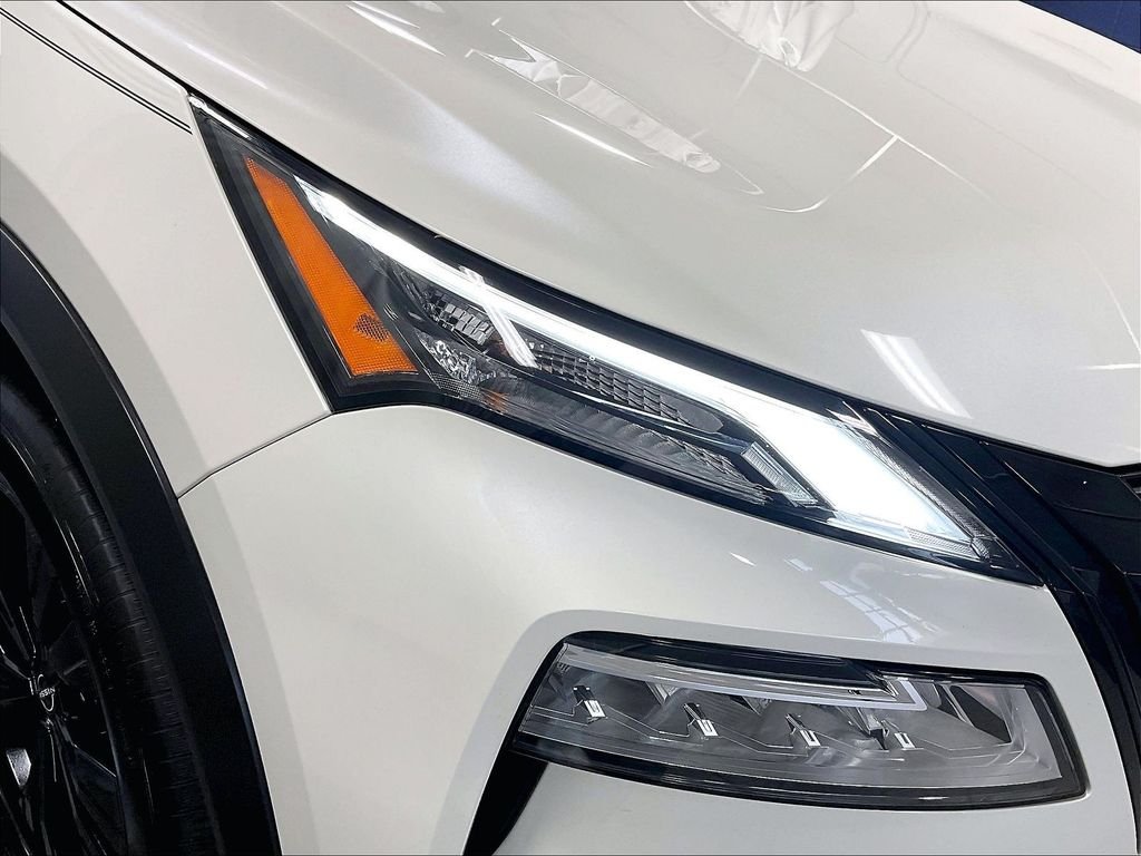 Used 2023 White Nissan SV image 33