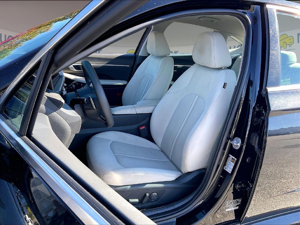 Used 2024 Onyx Black Hyundai SEL image 9