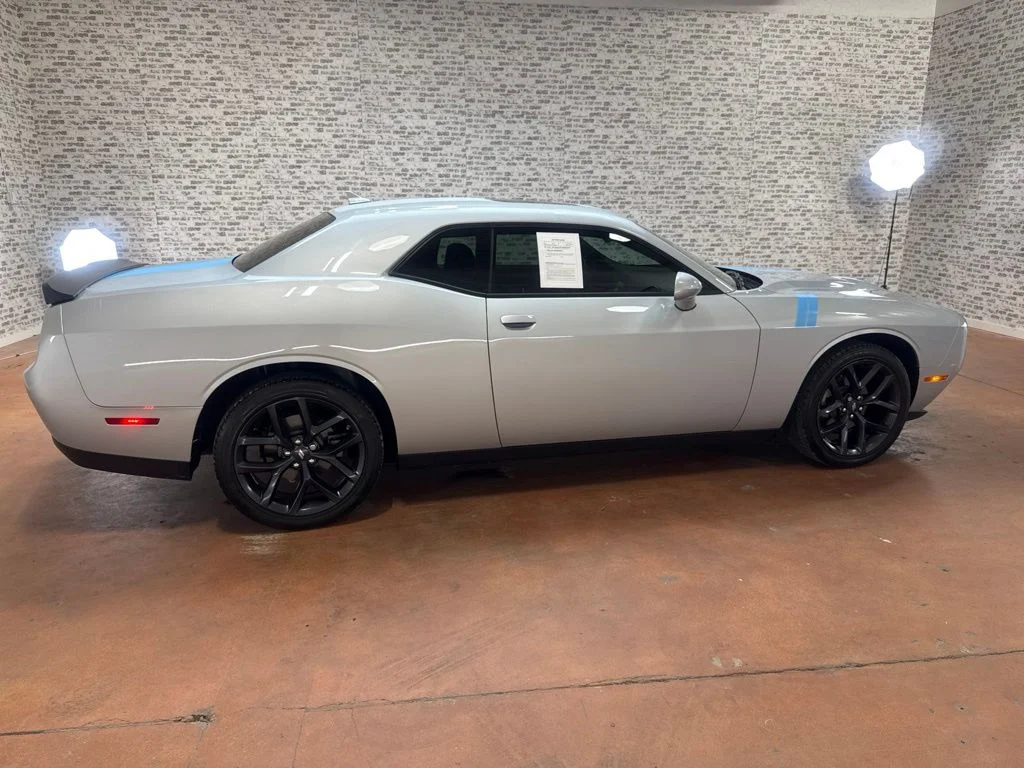 Used 2023 Triple Nickel Clearcoat Dodge SXT image 8