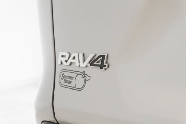 Used 2025 Silver Toyota LE image 27
