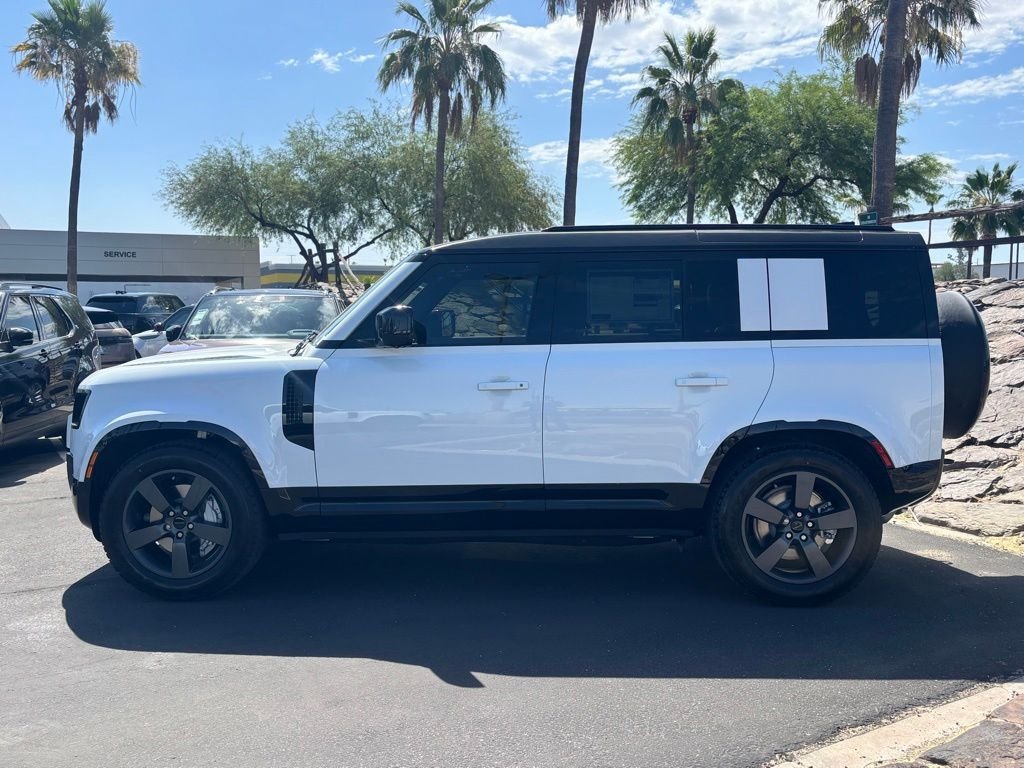 New 2026 Fuji White Land Rover X-Dynamic SE image 3