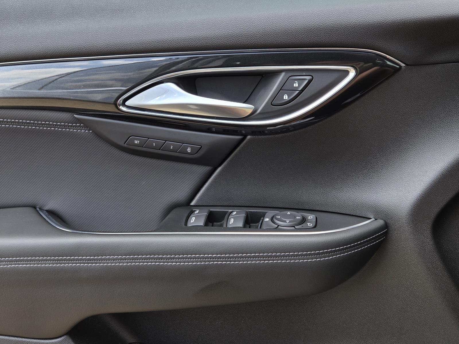 Used 2025 Ebony Twilight Metallic Buick Preferred image 27