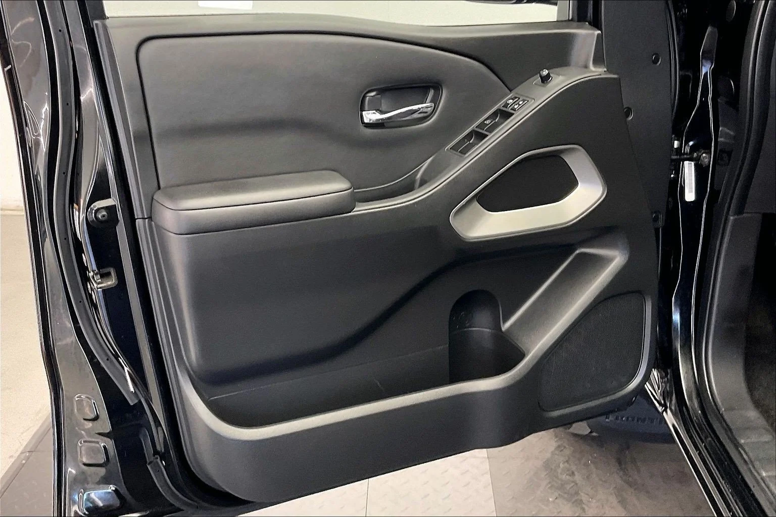Used 2022 Super Black Nissan SV image 20