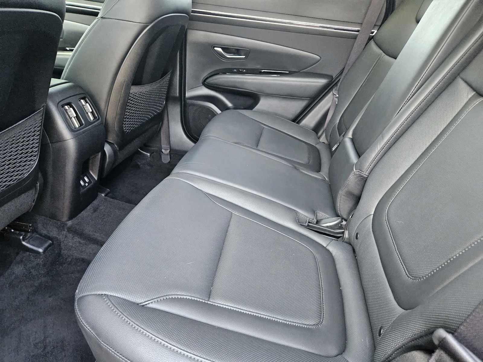 Used 2023 Amazon Gray Hyundai Limited image 21