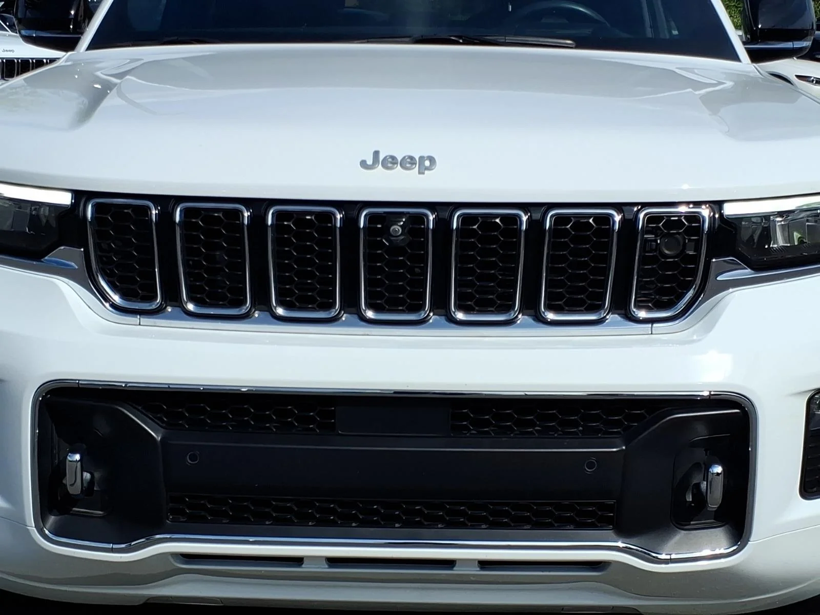 Used 2024 WHITE JEEP OVRLND image 15