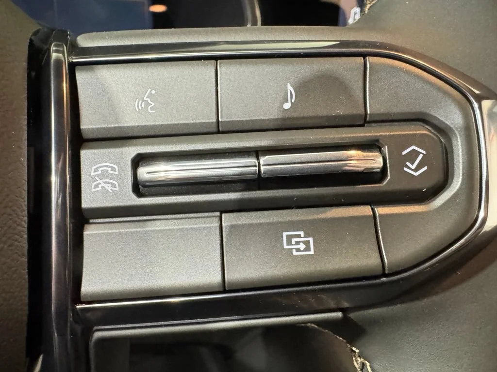 2026 GMC Canyon AT4 - Photo 17
