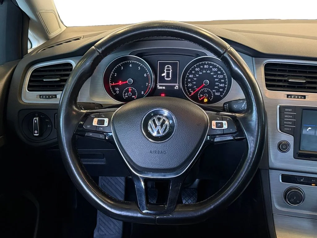 Used 2017 Silver Volkswagen Wolfsburg image 17