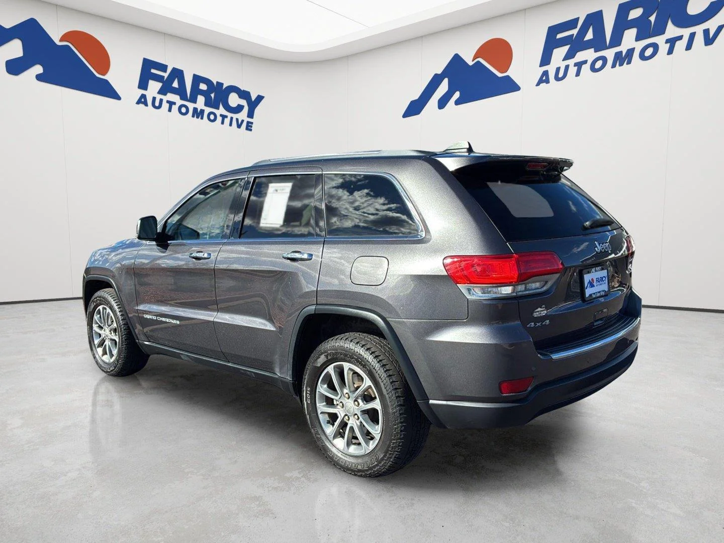 Used 2016 Granite Crystal Metallic Clearcoat Jeep Limited image 8
