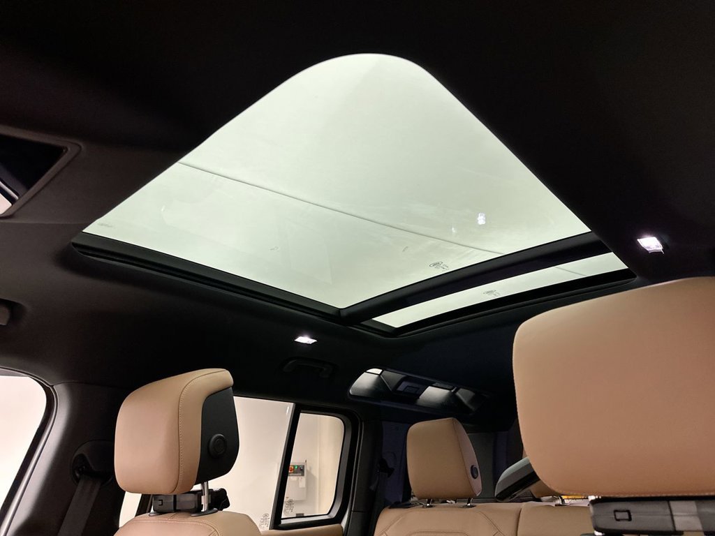 New 2026 Fuji White Land Rover X-Dynamic SE image 11