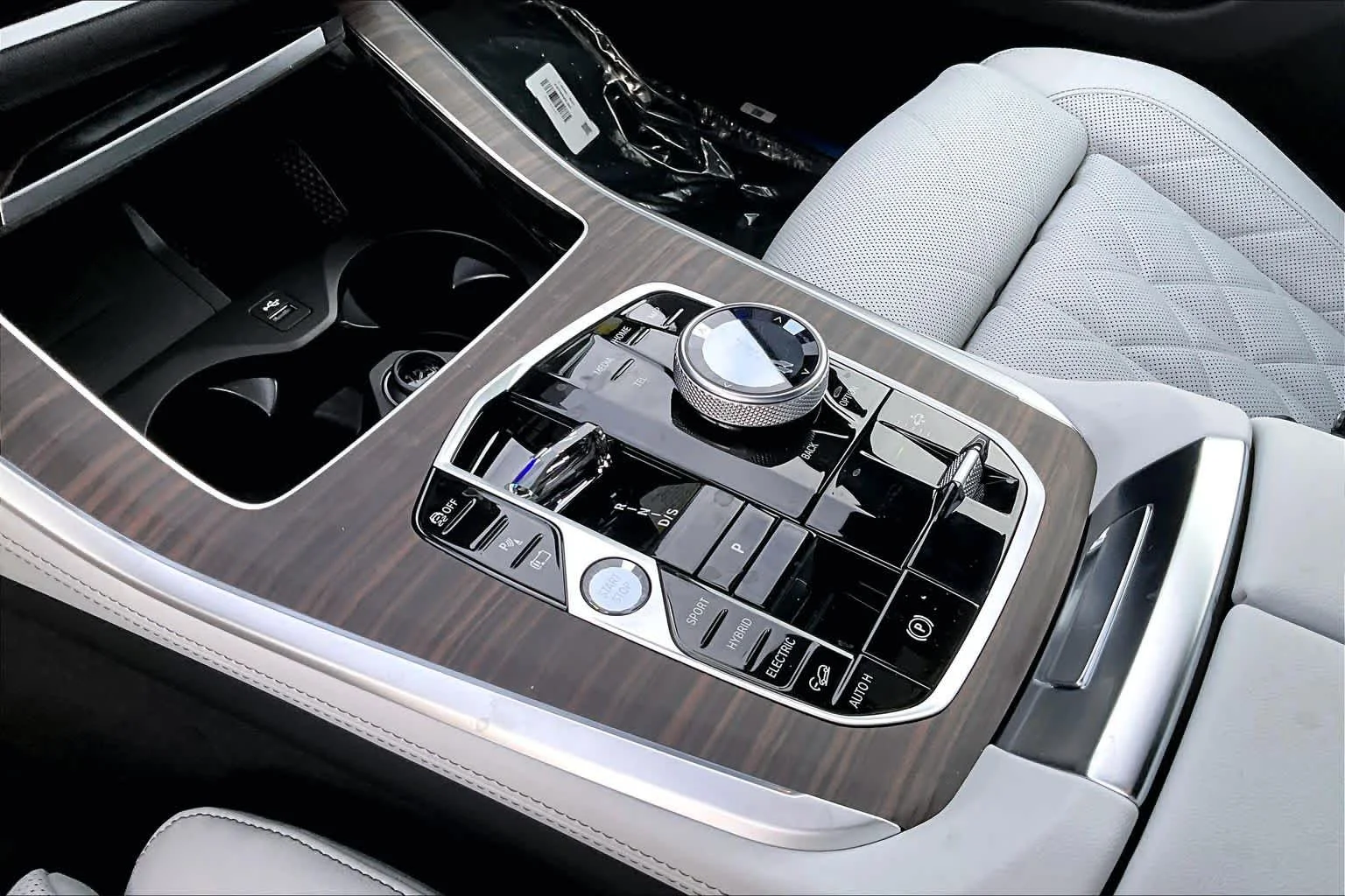 New 2026 Skyscraper Grey Metallic BMW xDrive50e image 7