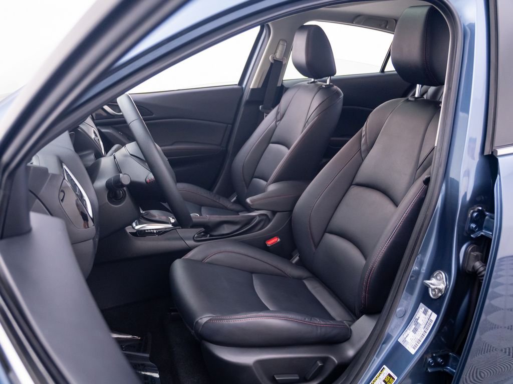 Used 2016 Blue Reflex Mica Mazda i Grand Touring image 17