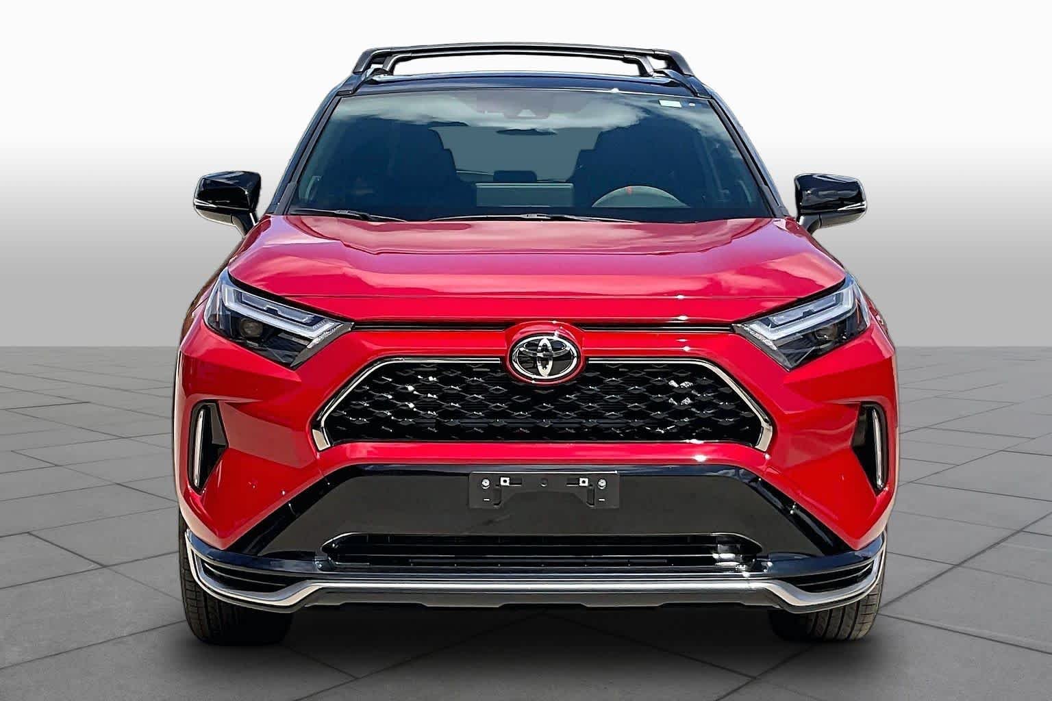 Used 2025 Supersonic Red/Midnight Black Metallic Toyota XSE image 4