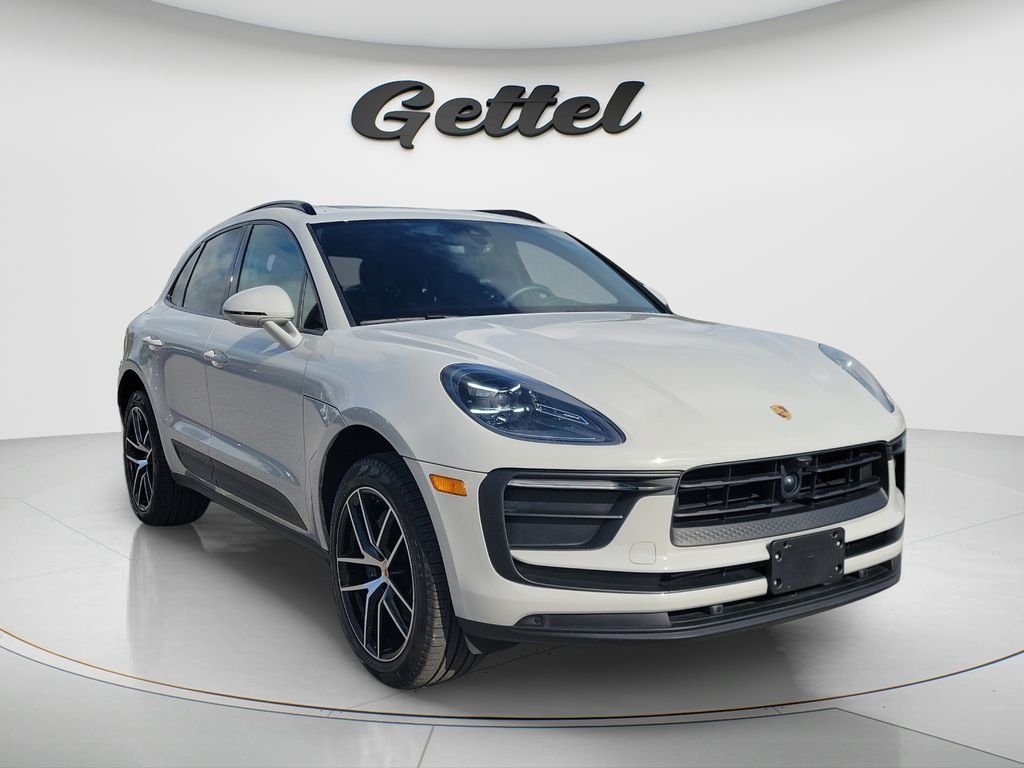 Used 2025  Porsche Base image 3