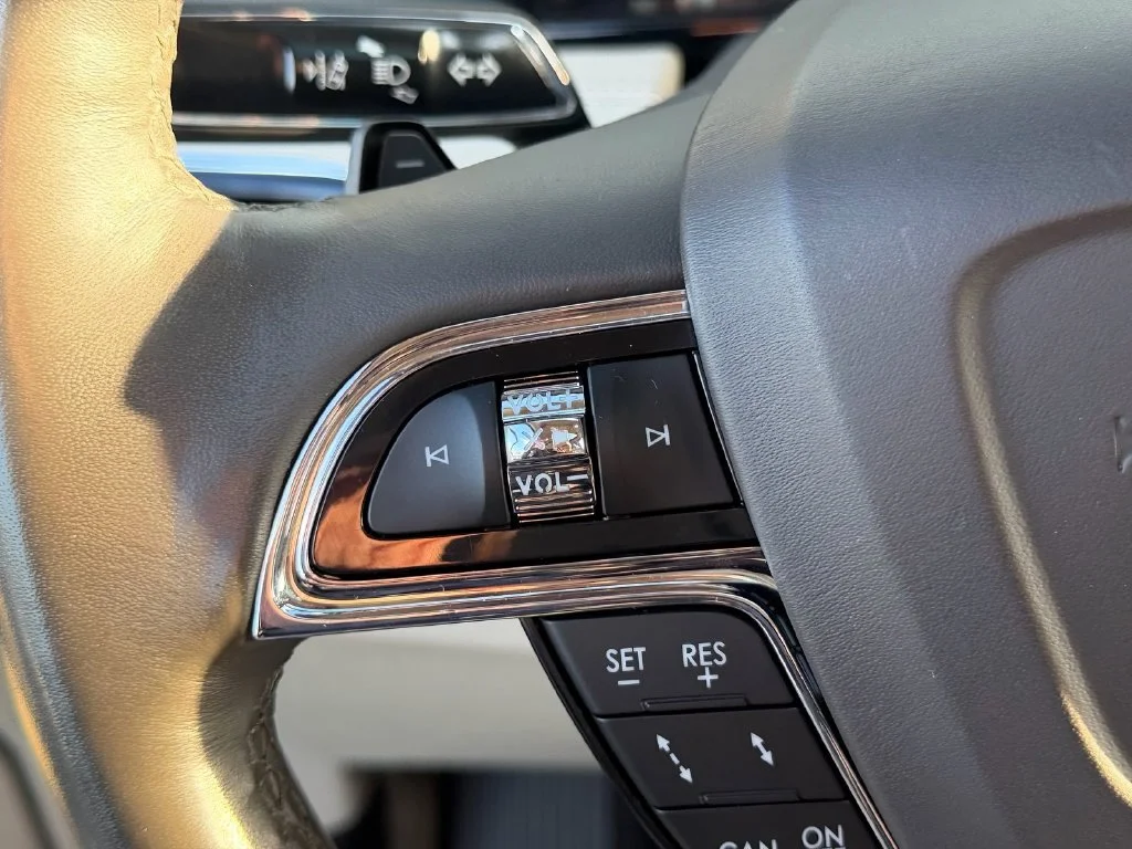 Used 2019 Ceramic Pearl Metallic Lincoln Reserve image 26