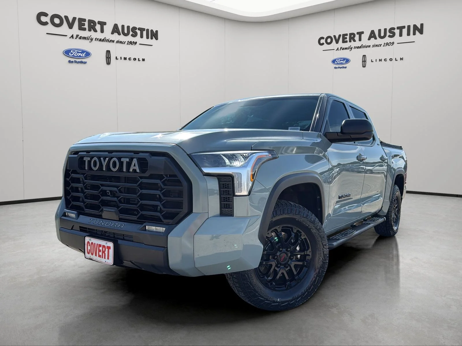 Used 2022  Toyota SR5 image 1