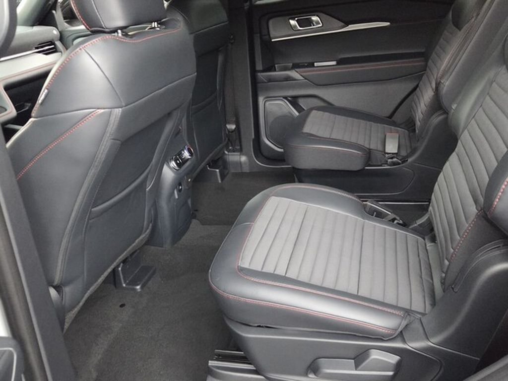 New 2027 Avalanche Gray Ford ST-Line image 10