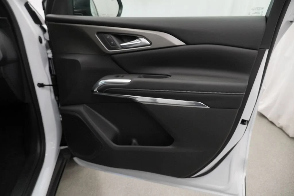 New 2027 Summit White Chevrolet LT image 27
