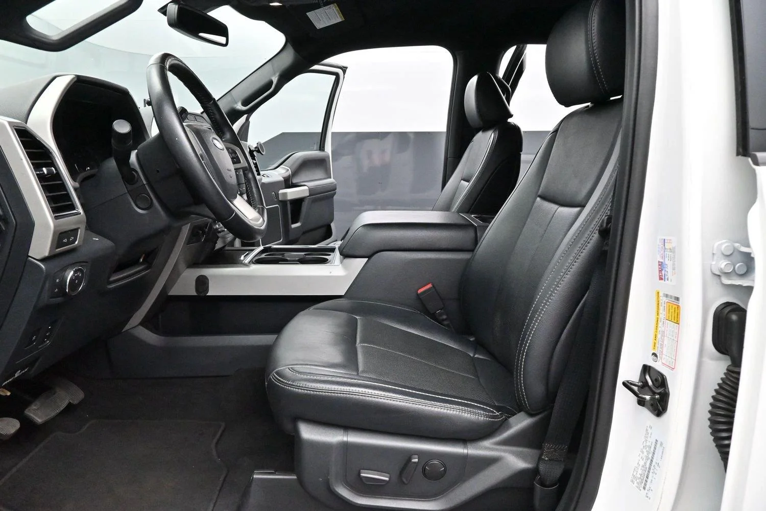 Used 2022 Star White Metallic Tri-Coat Ford LARIAT image 12