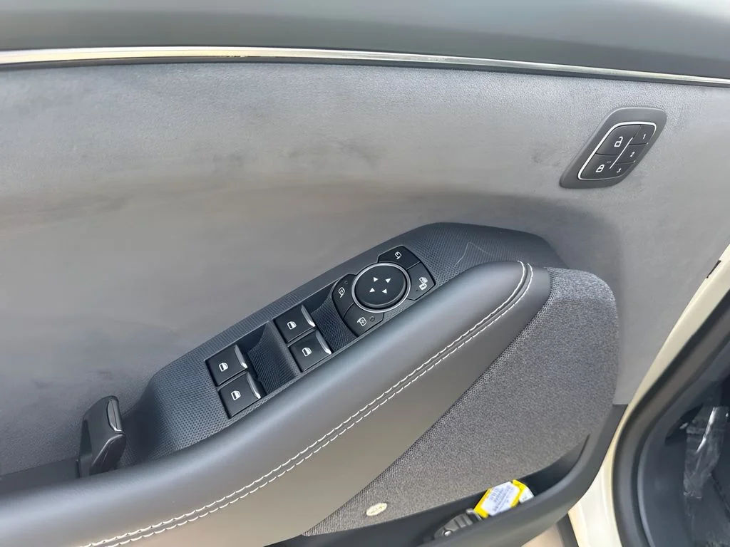Used 2025 Beige Ford GT image 22
