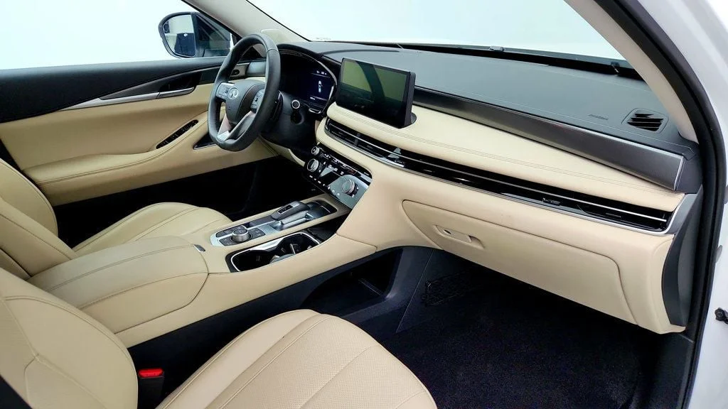 Used 2025 Majestic White INFINITI LUXE AWD image 24