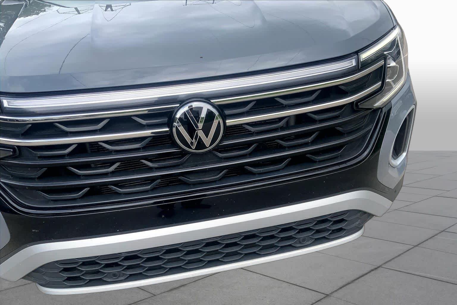 Used 2024 Pure Gray Volkswagen 2.0T Peak Edition SE w/Technology image 28