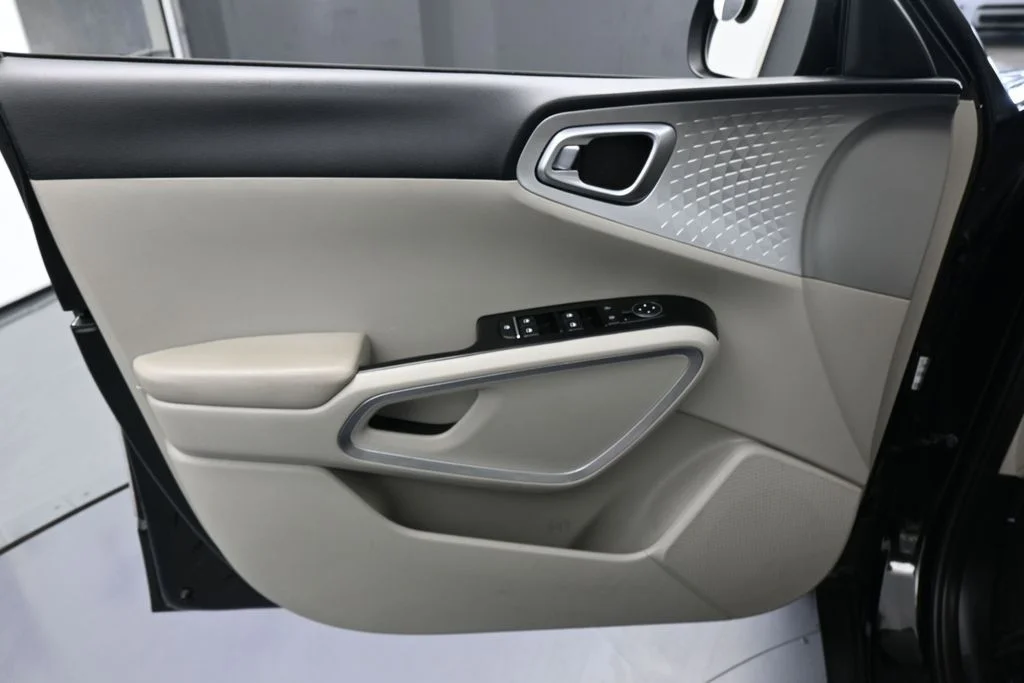 Used 2023 Fusion Black Kia LX image 11