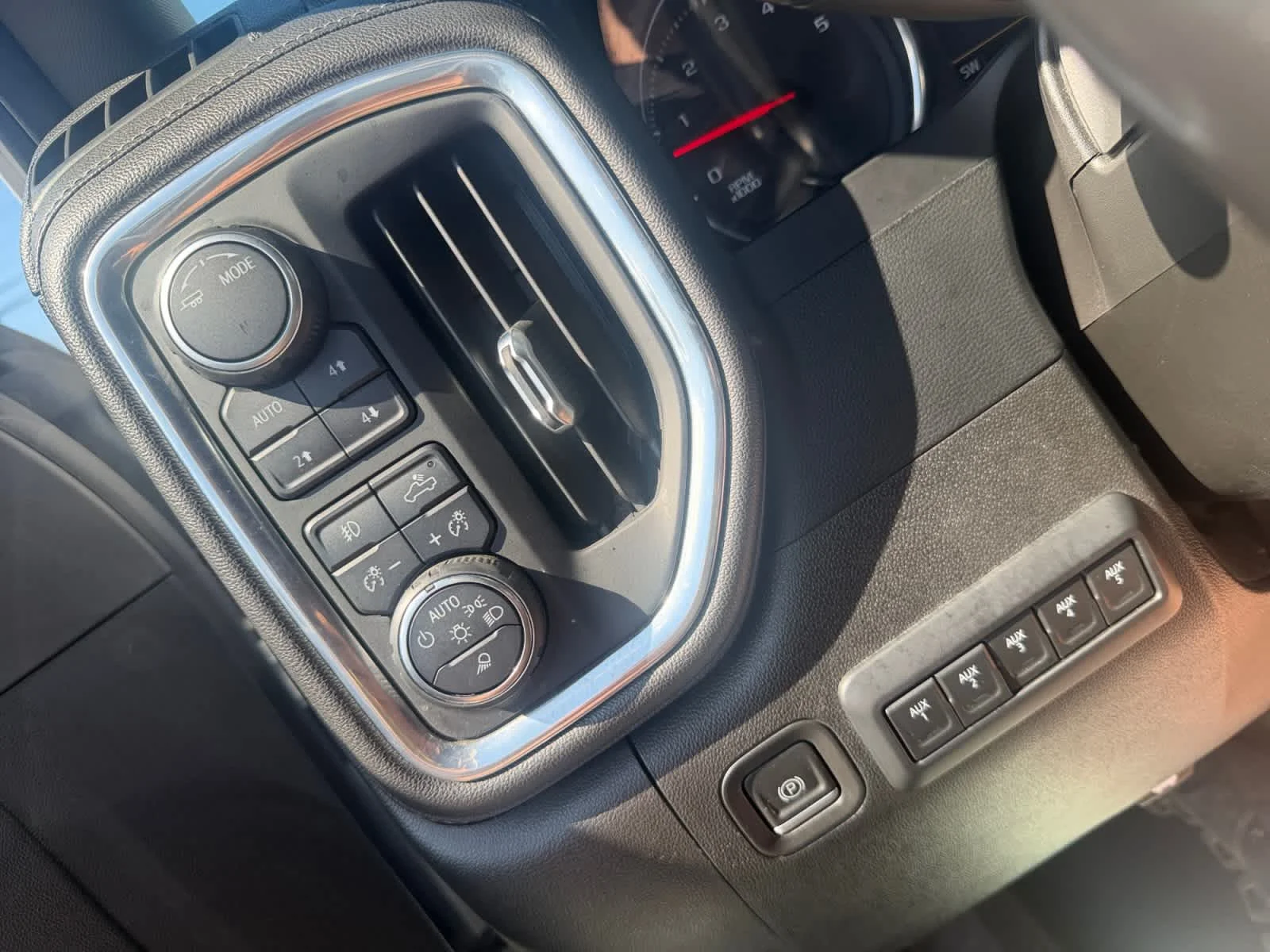 Used 2022 Iridescent Pearl Tricoat Chevrolet LTZ image 33