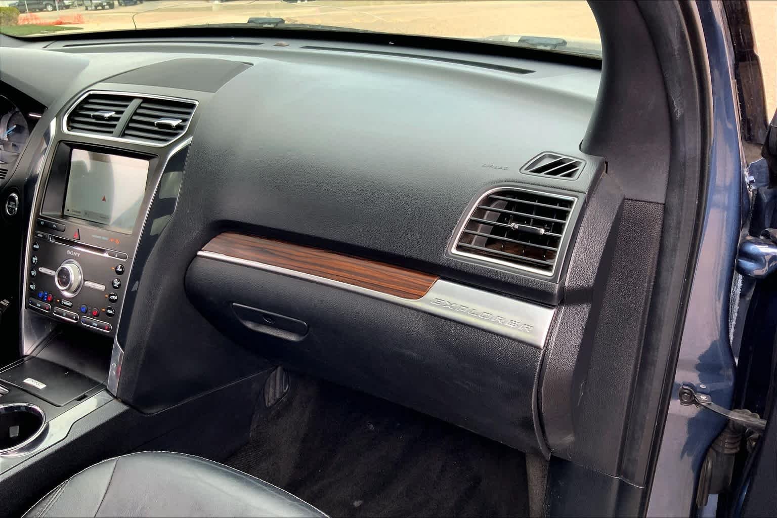 Used 2018 Blue Metallic Ford Limited image 19