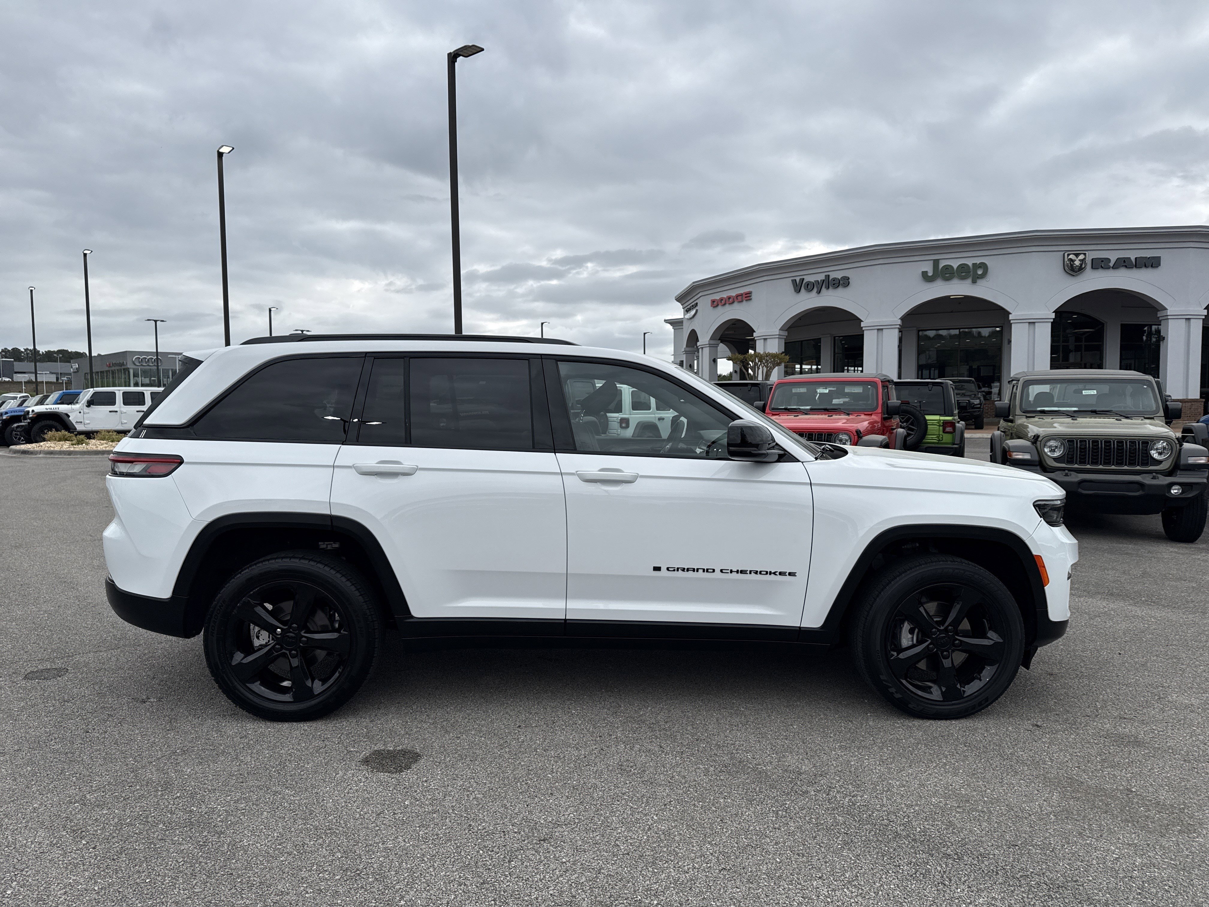 Used 2023 Bright White Clearcoat Jeep Altitude image 8