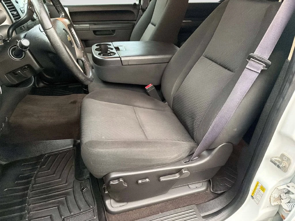 Used 2013 White Chevrolet LT image 22