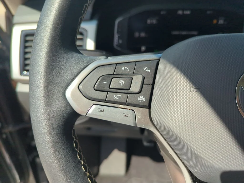Used 2023 Gray Volkswagen 3.6L V6 SE w/Technology image 22